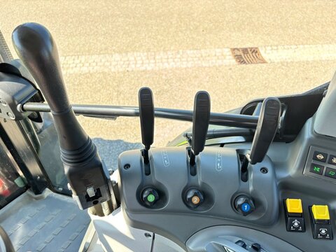 CLAAS Arion 420