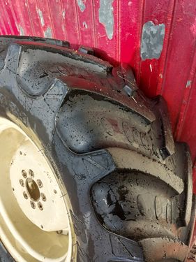 Sonstige BKT Kompletträder 420/70R24
