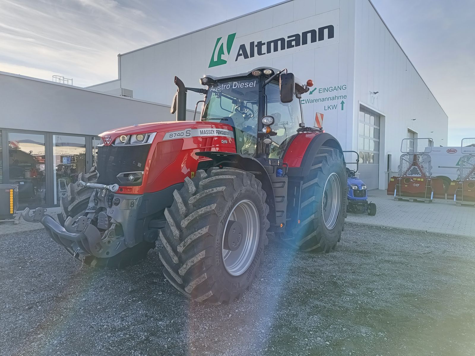 Massey Ferguson MF 8740 S Exclusive (Stage V) 1