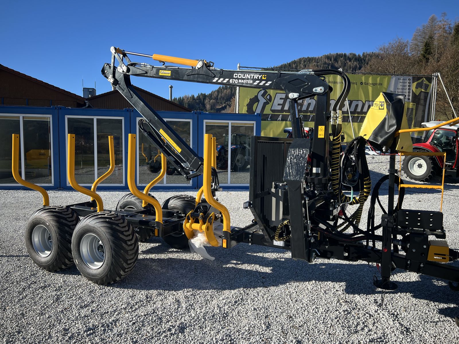 Country 70S mit Kran 670 Master 2
