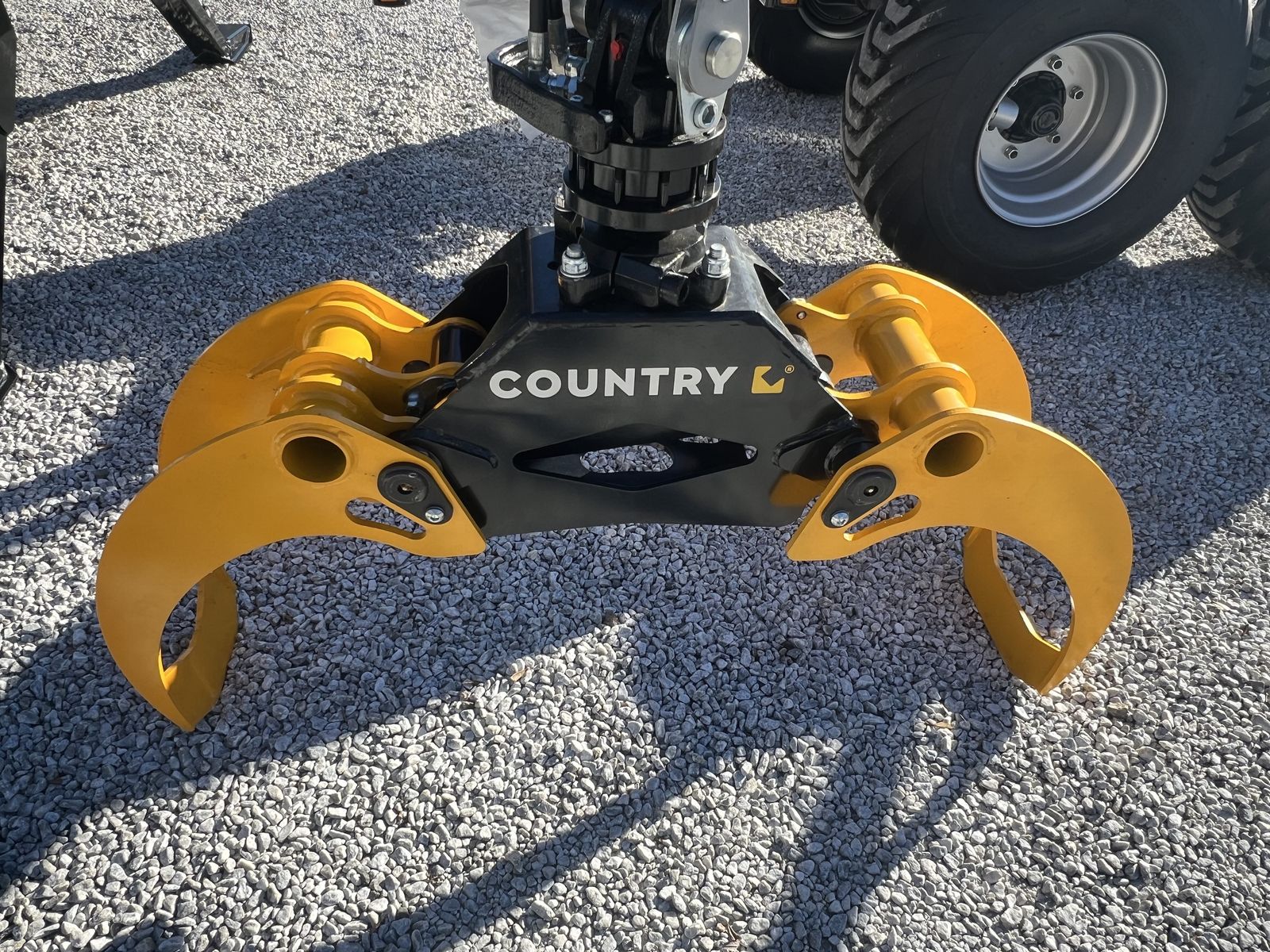 Country 70S mit Kran 670 Master 3