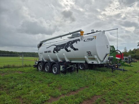 Fliegl STF 30.000 Truck-Line Dreiachs Zubringerfass 3