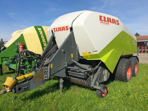 <strong>CLAAS Quadrant 3200 </strong><br />