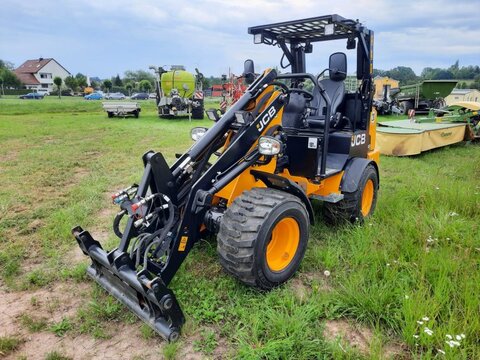 JCB 403 Agri Plus