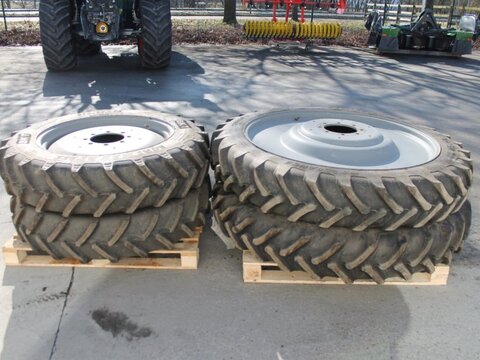 BKT 270/95 R32 + 270/95 R48 3