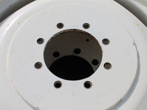 BKT 8.3-32 + KLEBER 9.5 R44 3