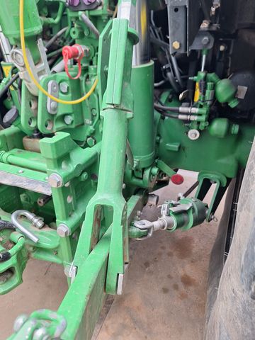 John Deere 6215R