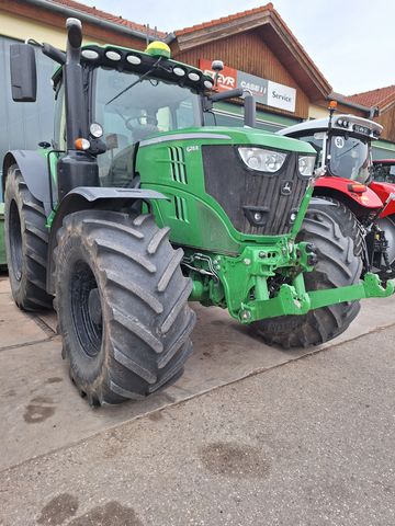 John Deere 6215R