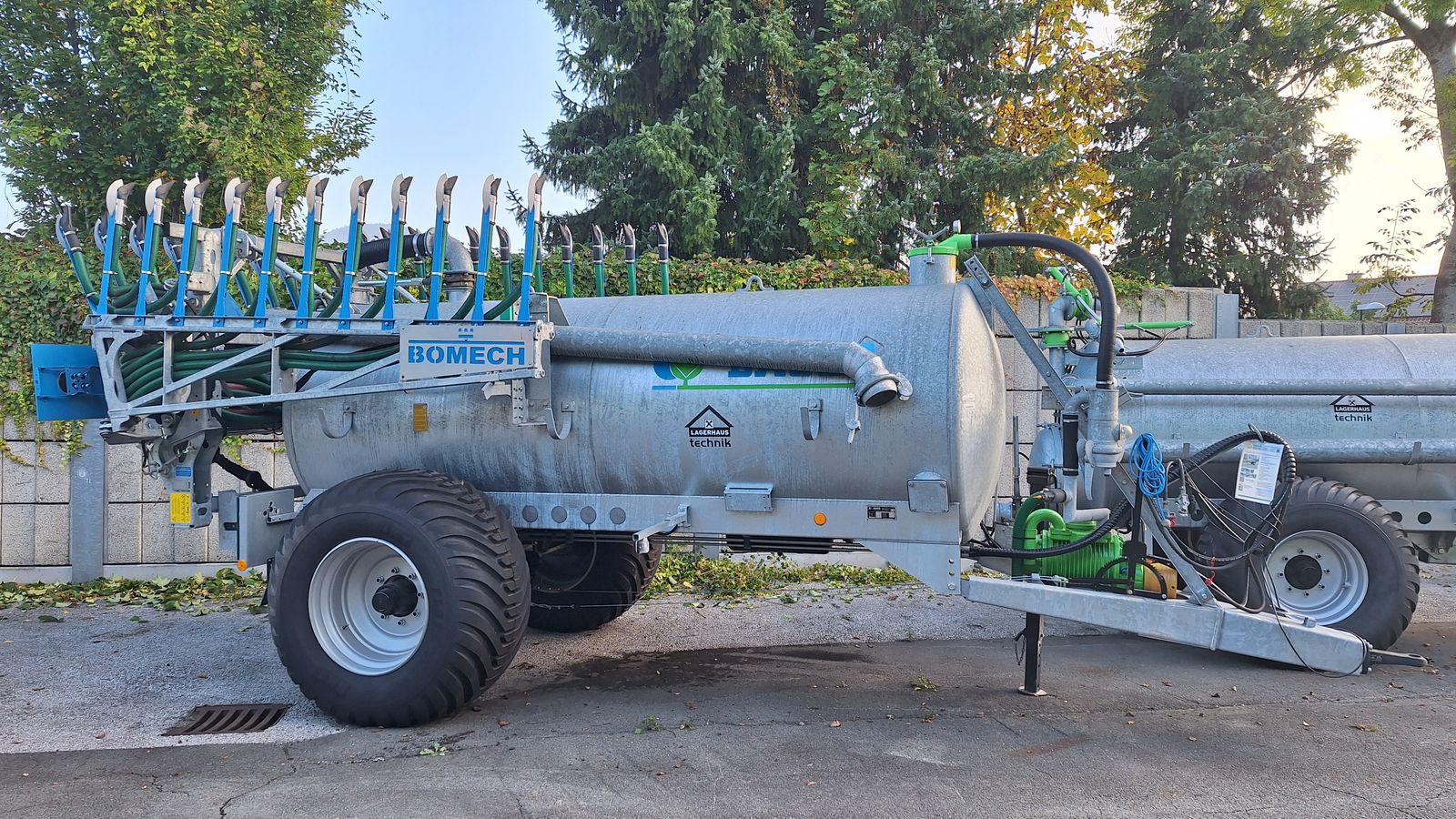Bauer Vakuumfass V81 mit Bomech Schleppschuhverteiler 1