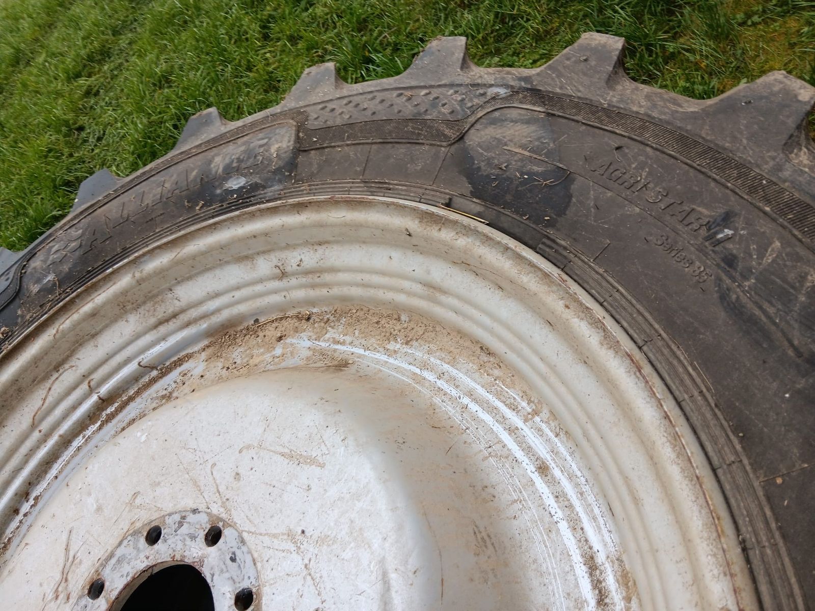 Alliance 420/85R38 und 380/70R28 2