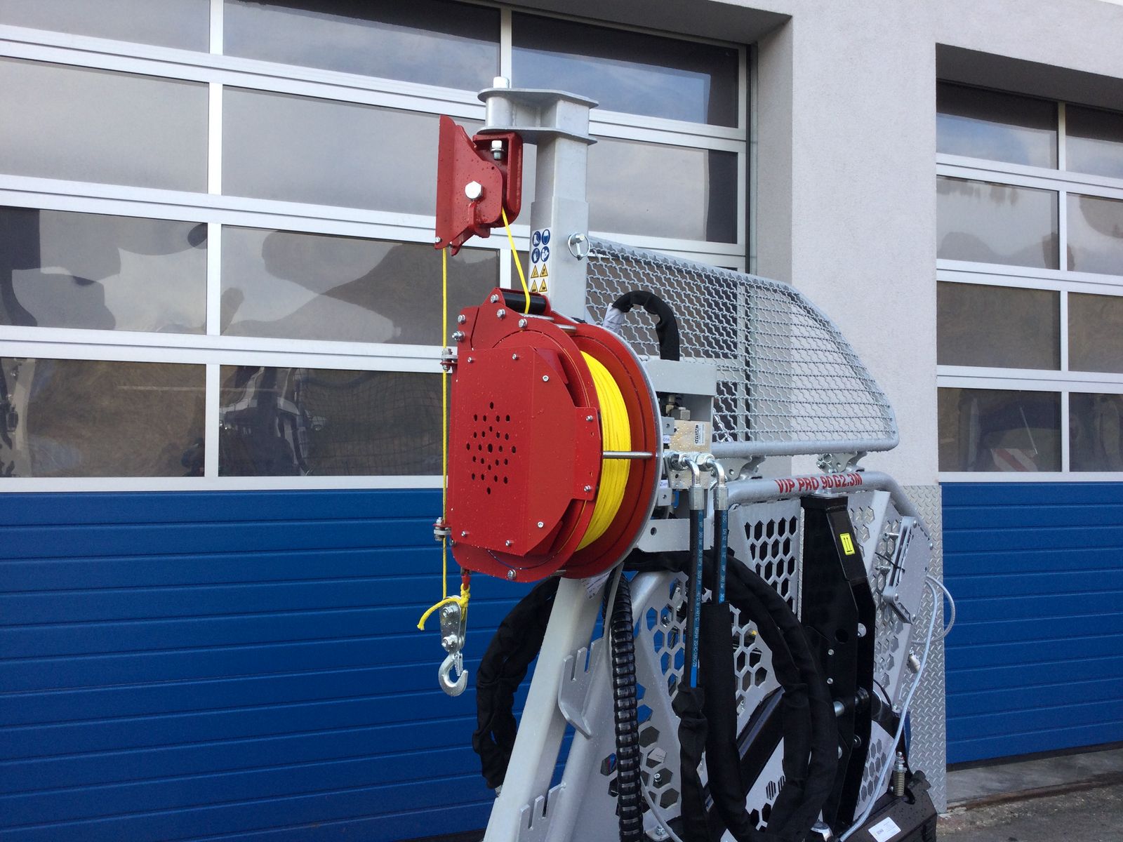 Tajfun VIP Pro 90 mit Hilfswinde 3