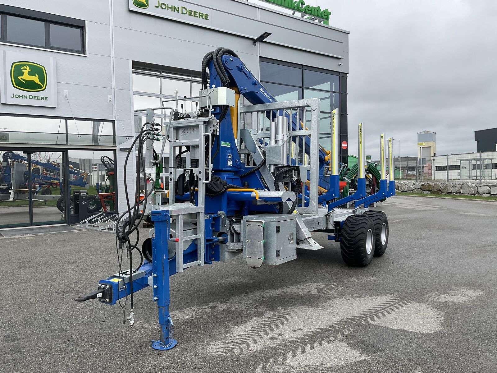  Rückewagen RW 10 Alpin  mit Kran FK7000L 2