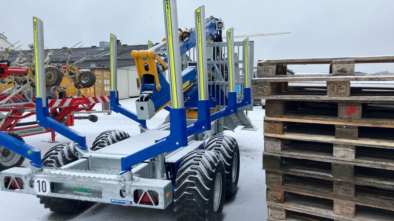  Rückewagen RW 10 Alpin  mit Kran FK7000L 3
