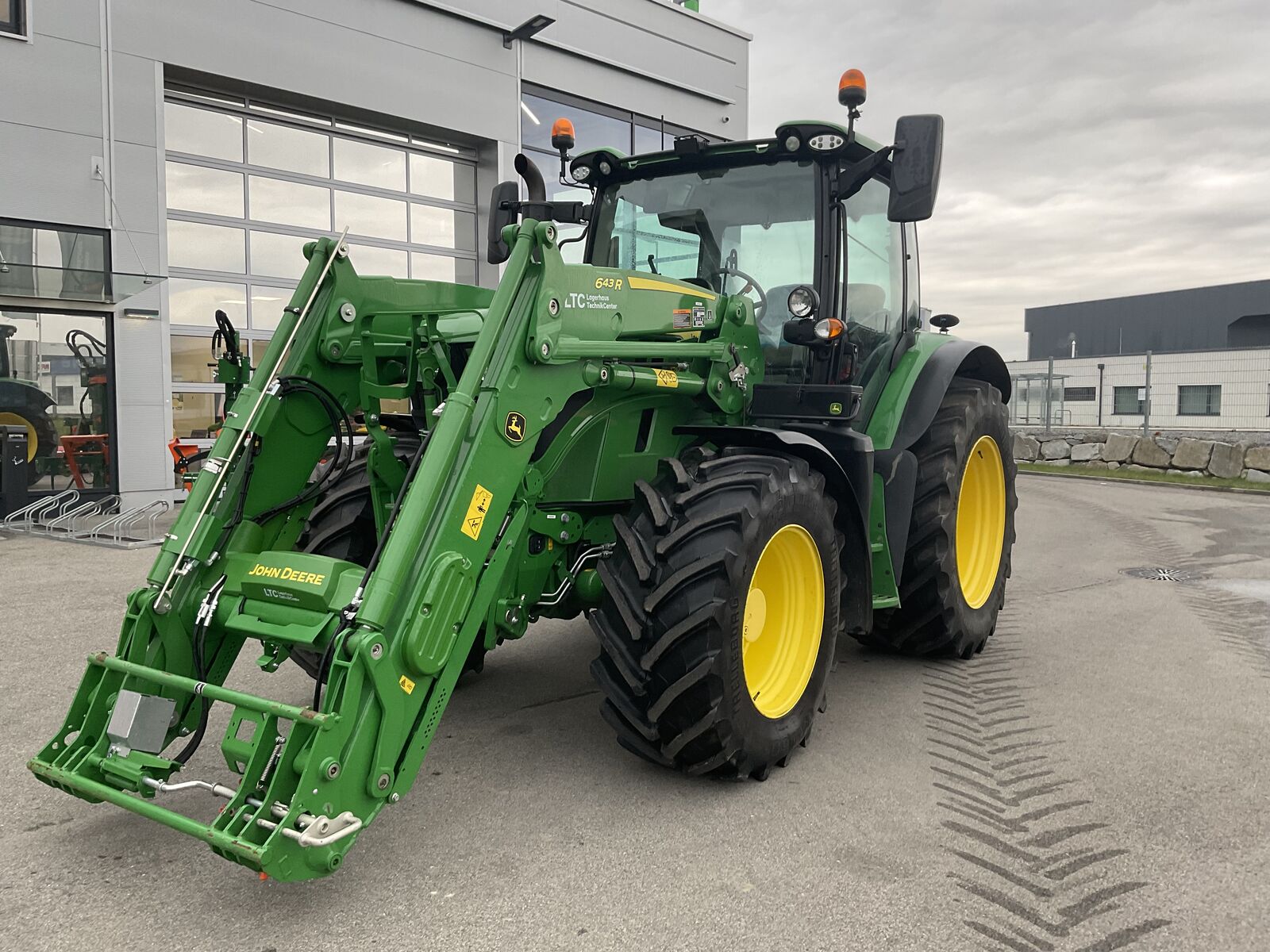 John Deere 6R 150 1