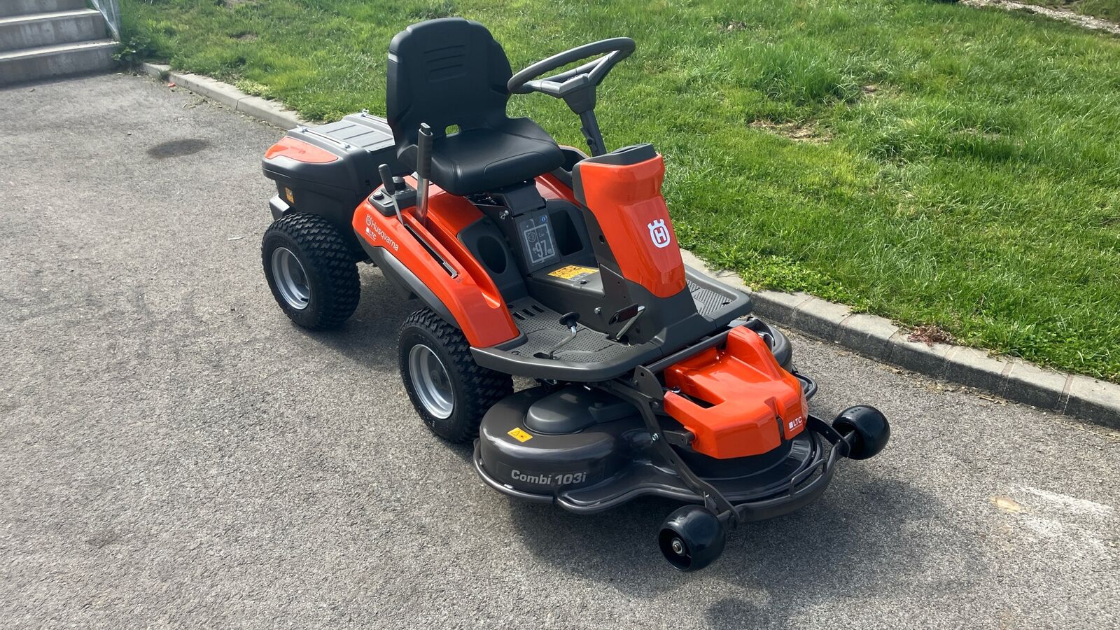 Husqvarna R 200iX AWD 2