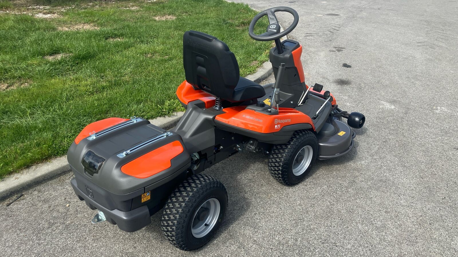 Husqvarna R 200iX AWD 3