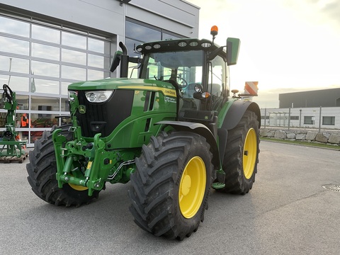 John Deere 6R 215