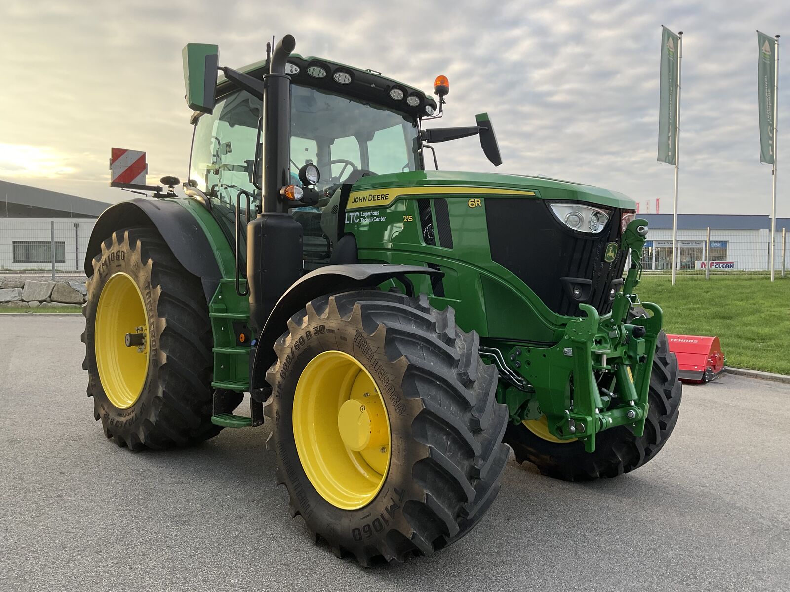John Deere 6R 215 2