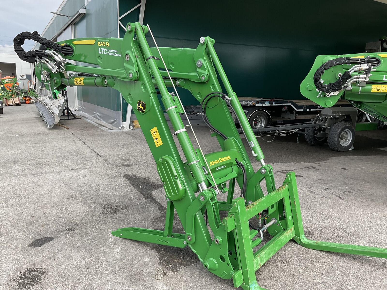 John Deere 643R Frontlader 2