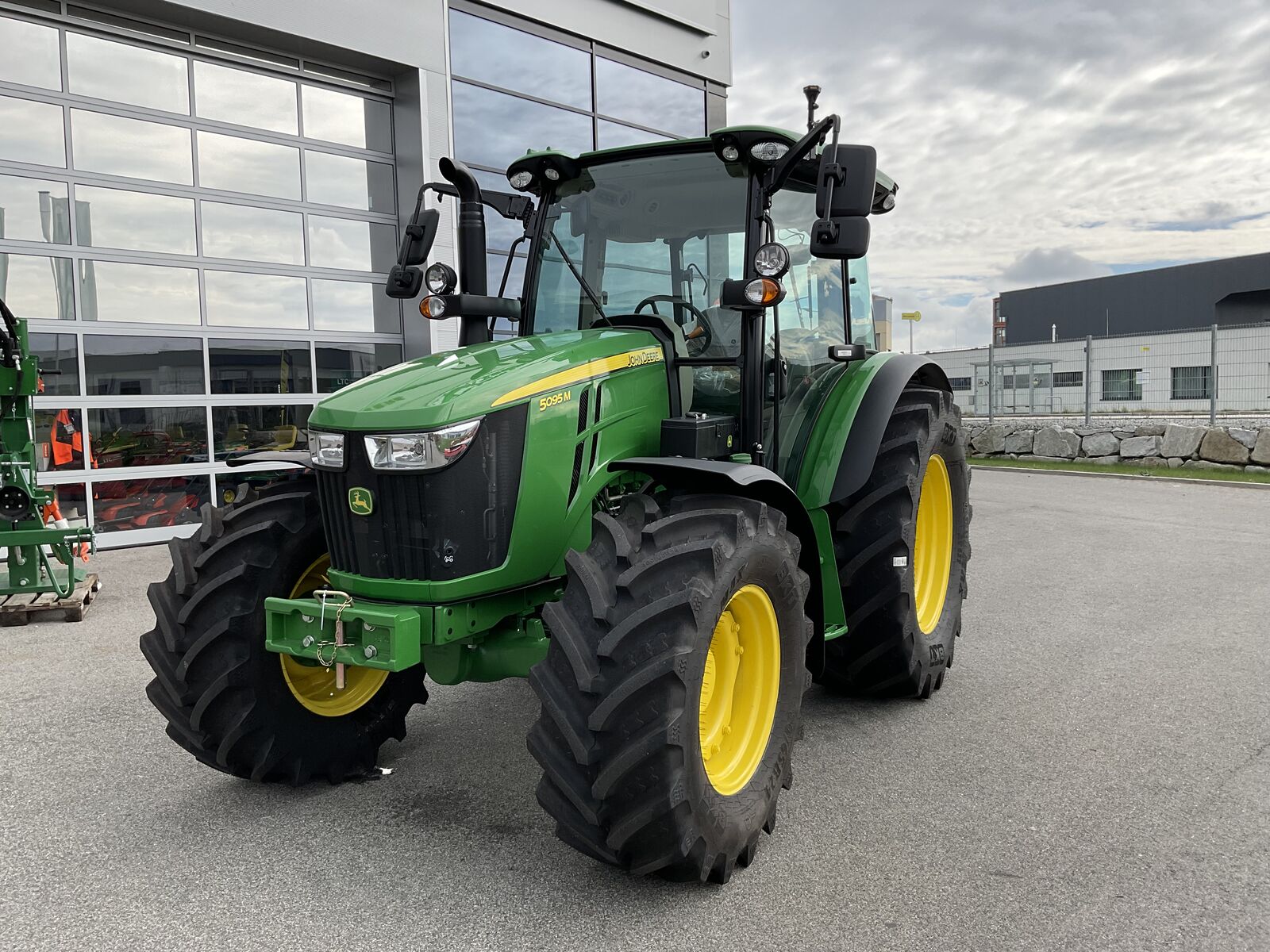 John Deere 5095M 1