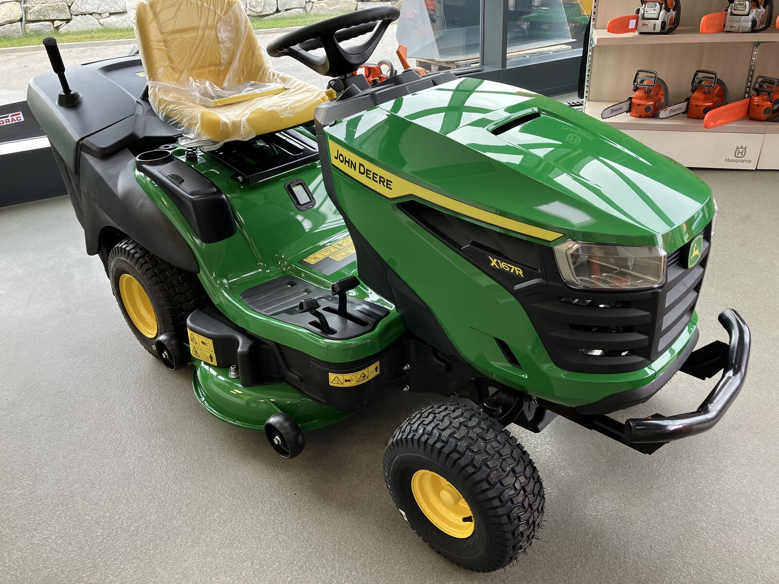 John Deere X 167R  2