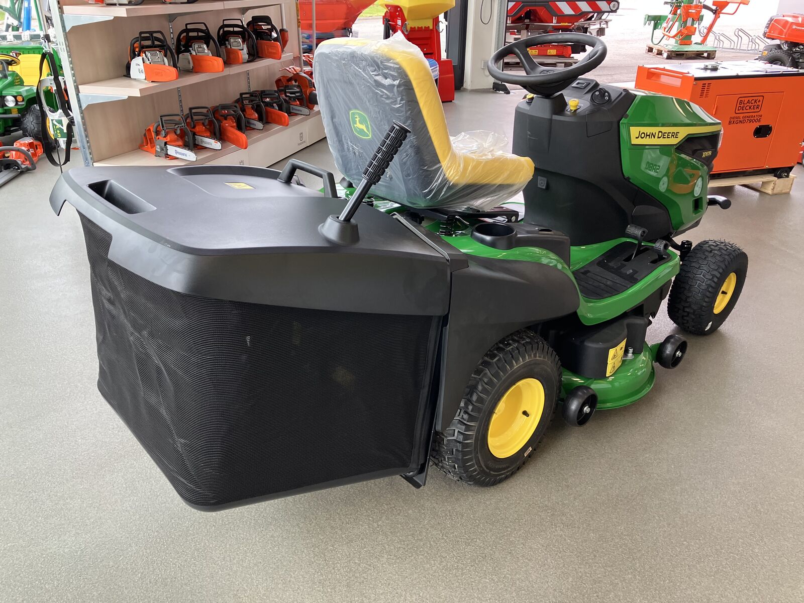 John Deere X 167R  3