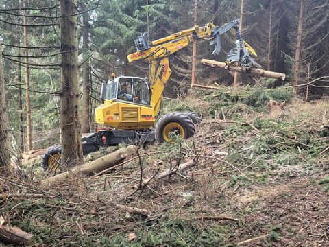 Kesla SH 20 mit Bagger Menzi Muck A71 T2