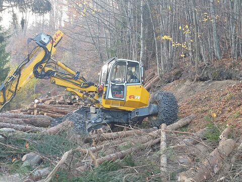 Kesla SH 20 mit Bagger Menzi Muck A71 T2