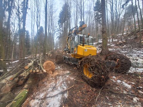 Kesla SH 20 mit Bagger Menzi Muck A71 T2