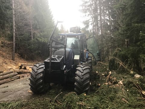 Nisula  500 H mit Valtra T174D