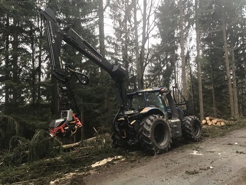 Nisula  500 H mit Valtra T174D