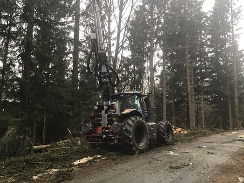 Nisula  500 H mit Valtra T174D