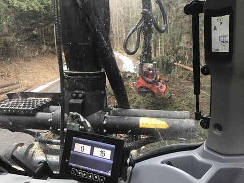 Nisula  500 H mit Valtra T174D