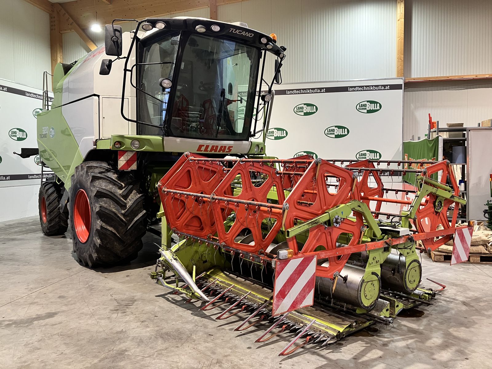 Claas Tucano 320 2