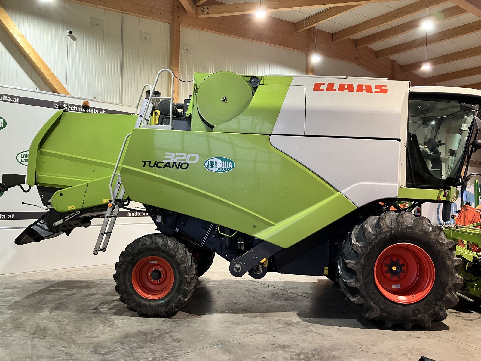 Claas Tucano 320 3