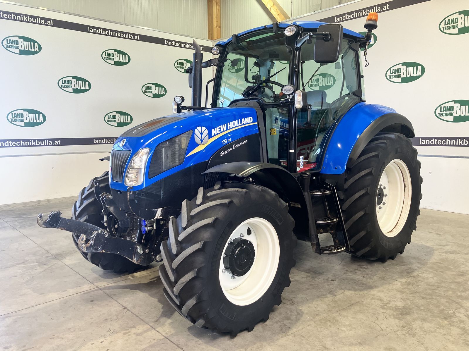 New Holland T5.115 Electro Command 1