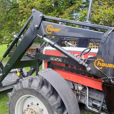 Hauer Frontlader zu Steyr 8100 / 8120