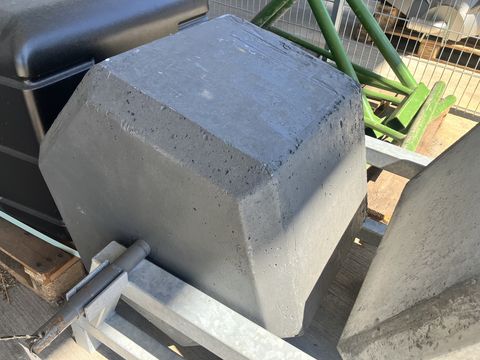 Sonstige Frontgewicht 480 kg