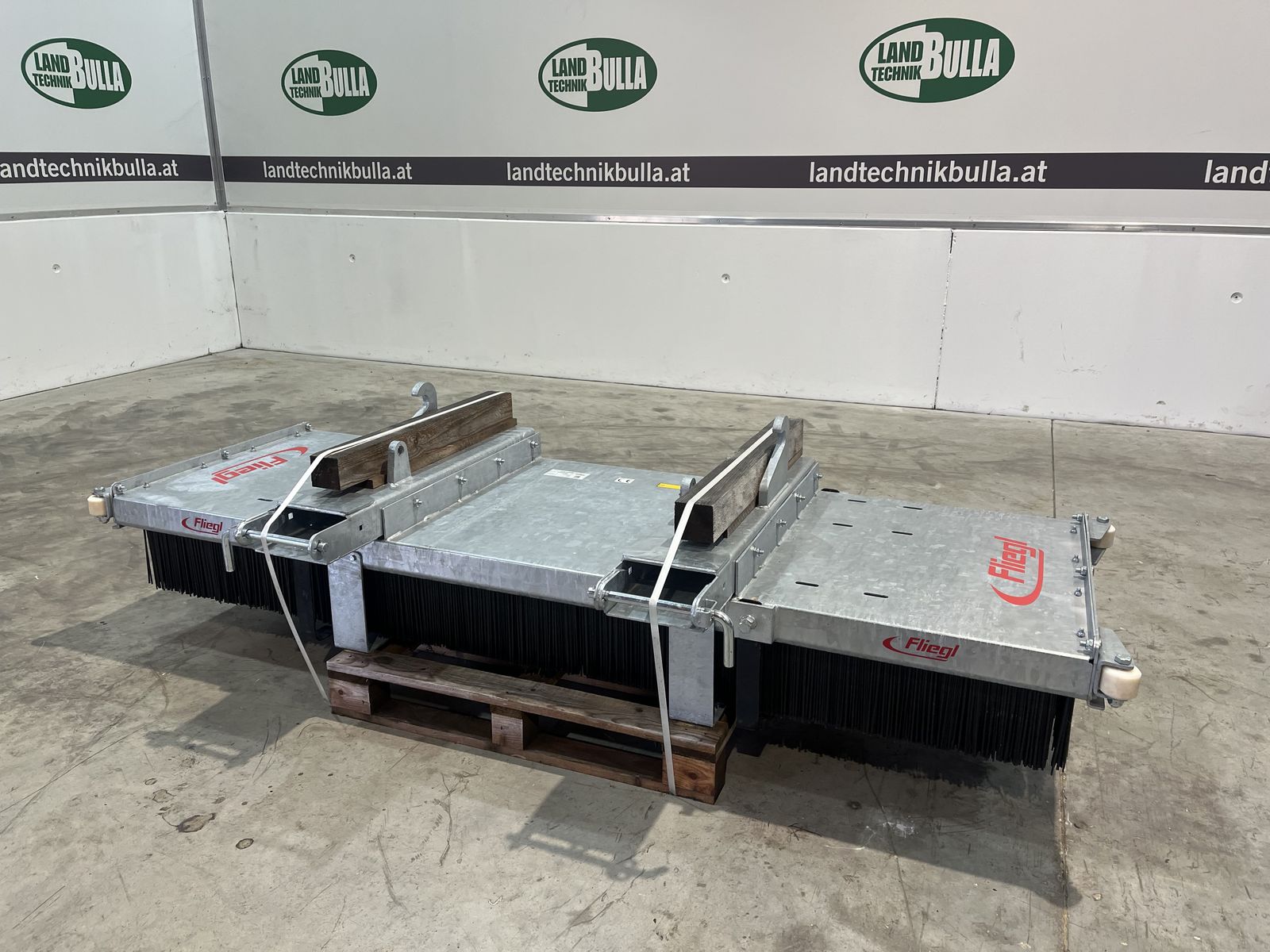 Fliegl Kehrbesen Löwe 250cm 1