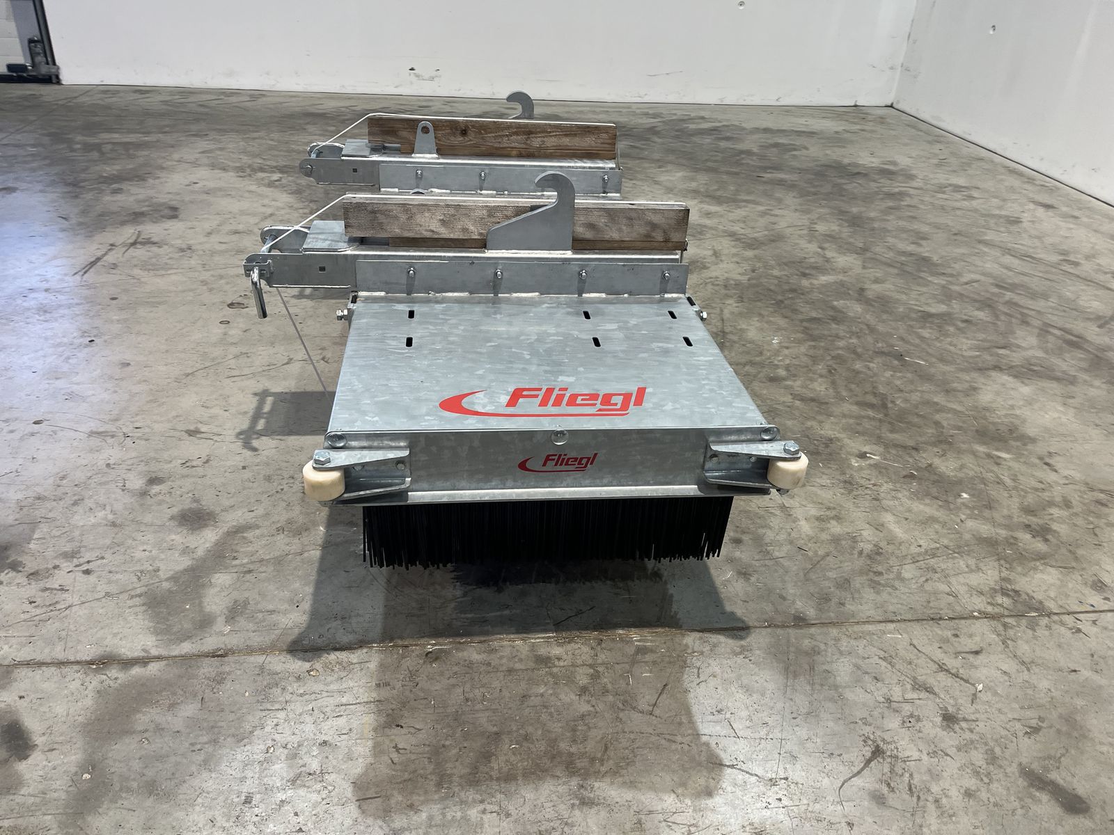 Fliegl Kehrbesen Löwe 250cm 2