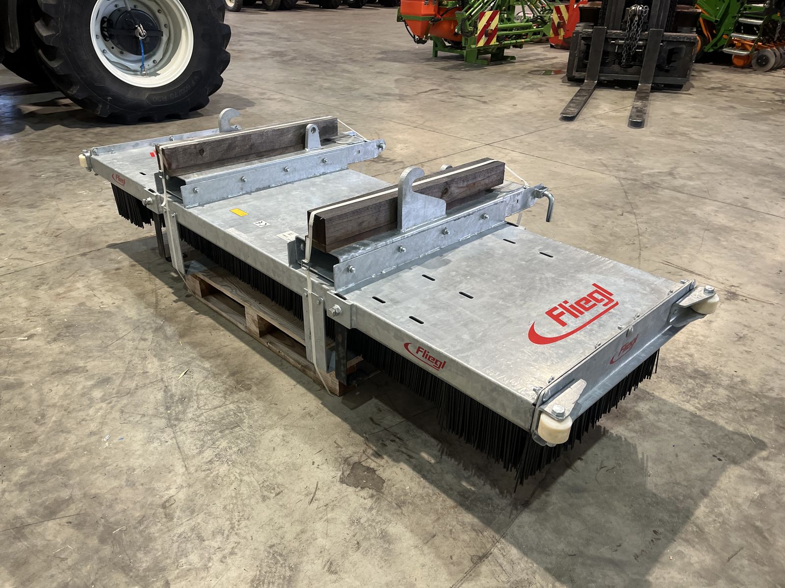 Fliegl Kehrbesen Löwe 250cm 3