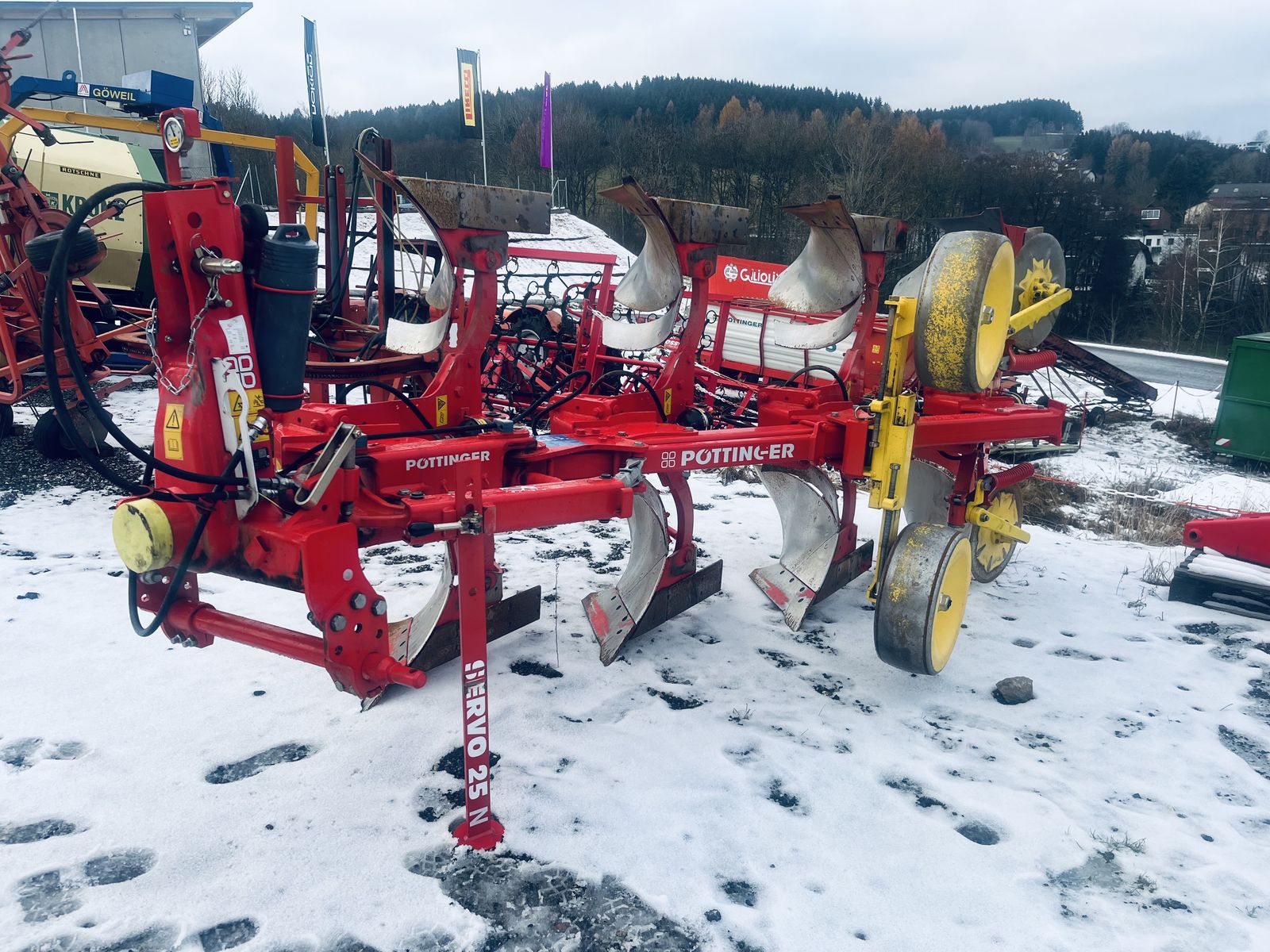 Pöttinger Servo 25 Nova 4 Scharig 1