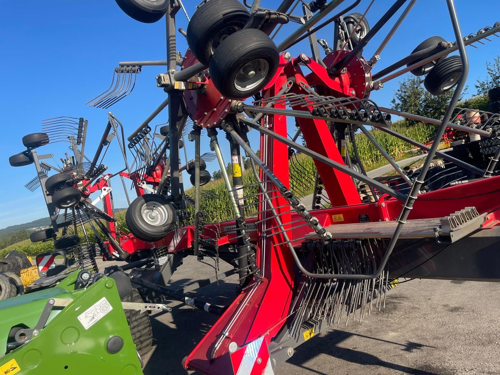 Massey Ferguson  2