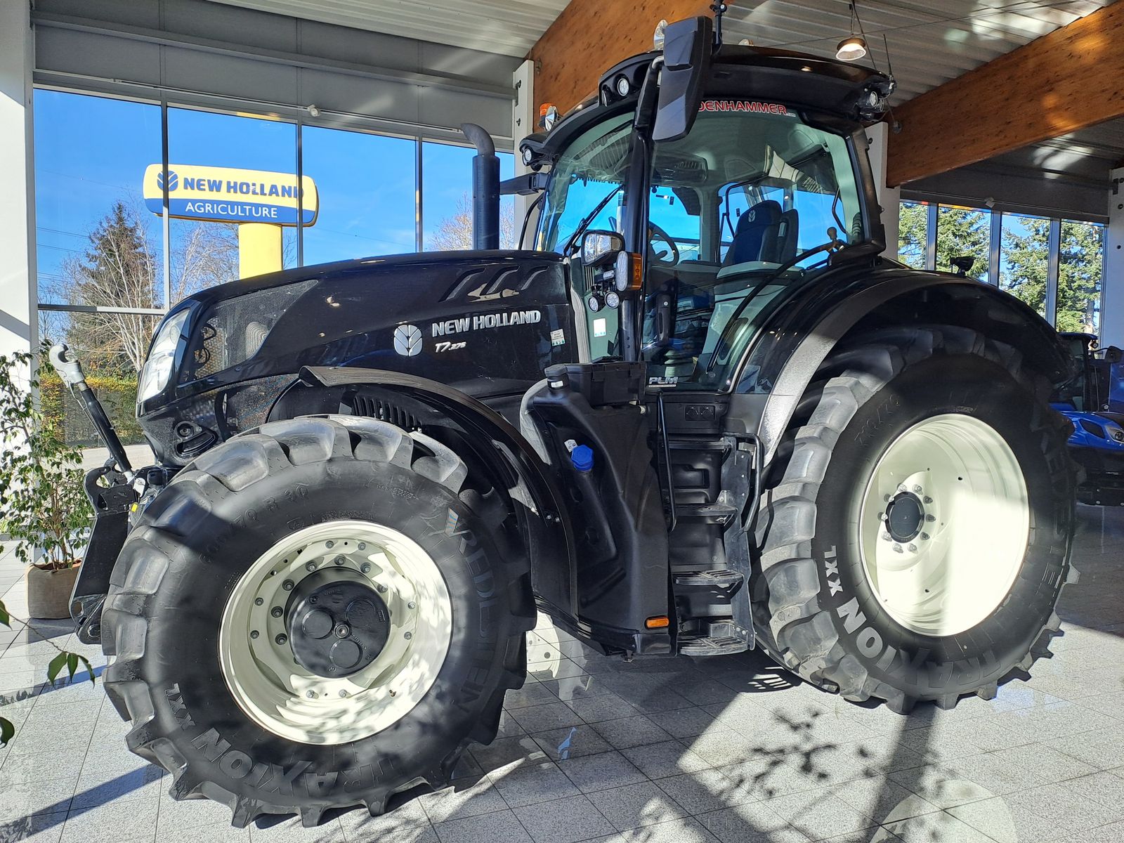 New Holland T7.275 PLM (Stage V) 2