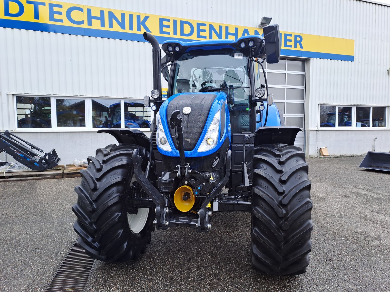 New Holland T6.180 Auto Command (Stage V) 2