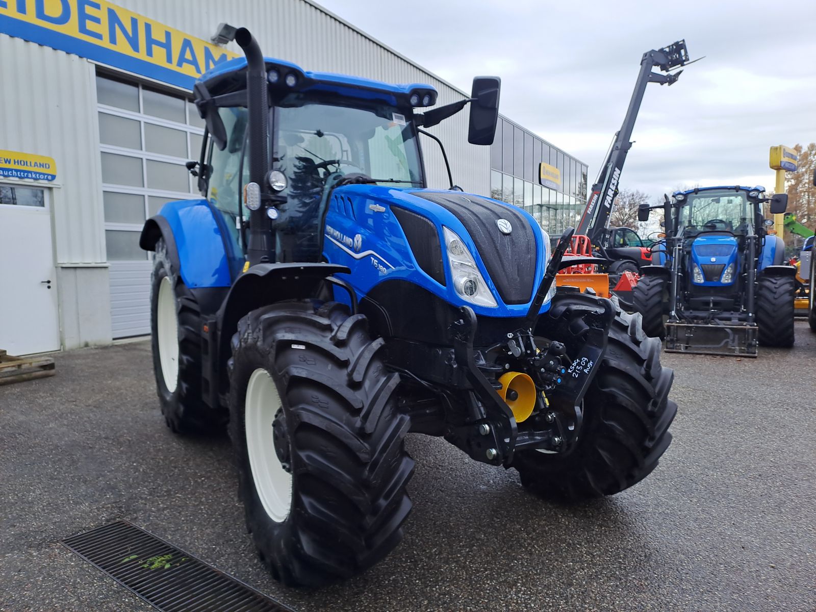 New Holland T6.180 Auto Command (Stage V) 3