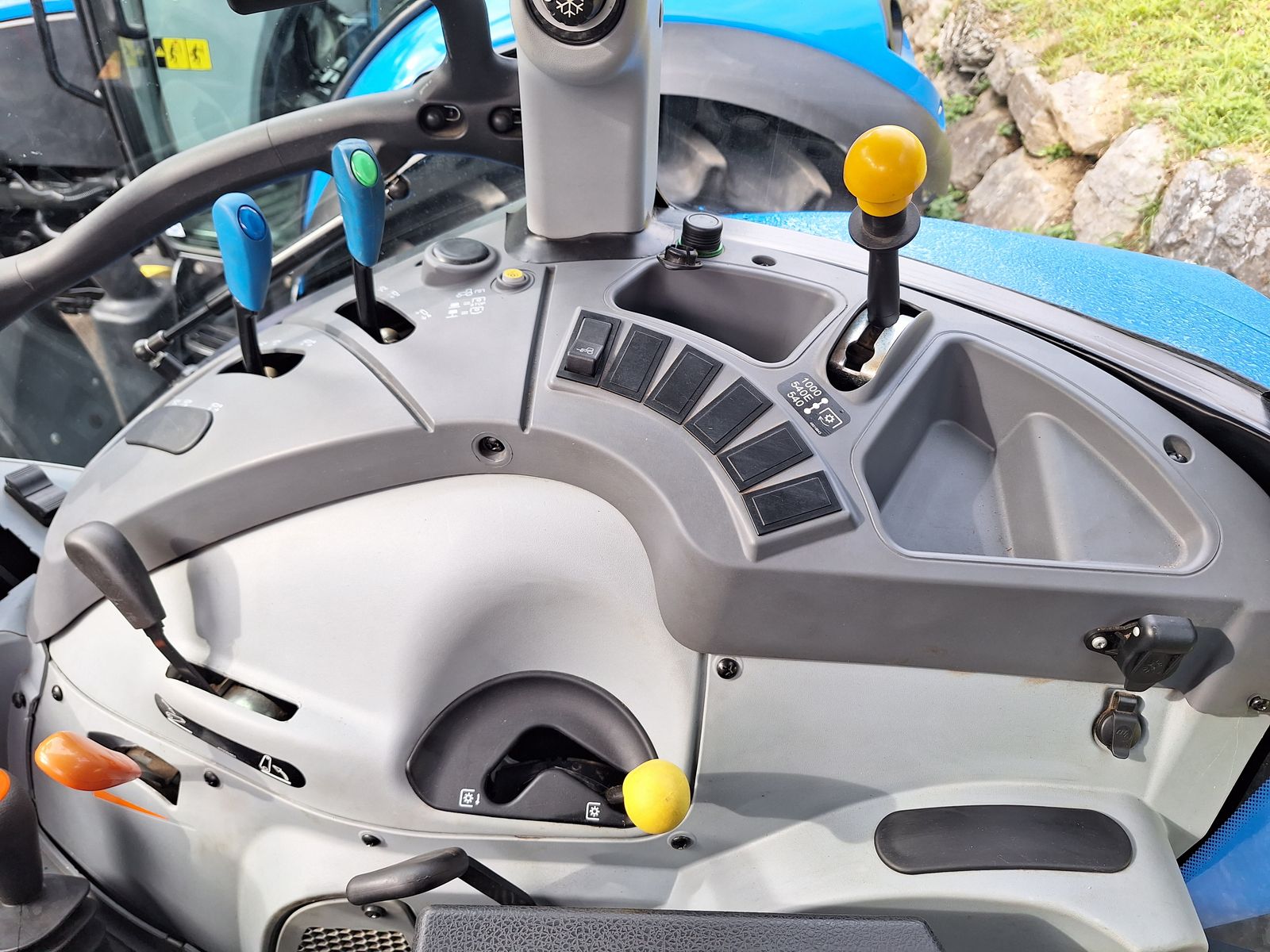 New Holland T 5.85 3