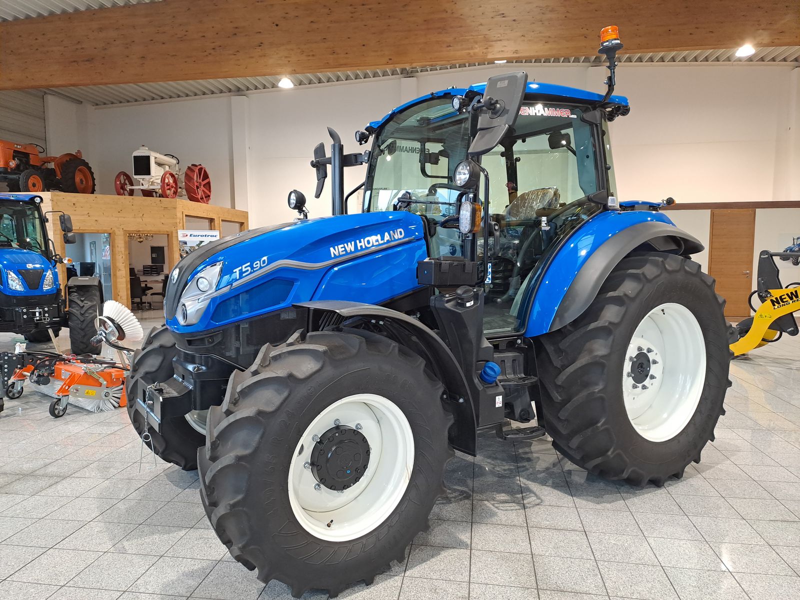 New Holland 	T5.90 HILO 1.5 CAB 3