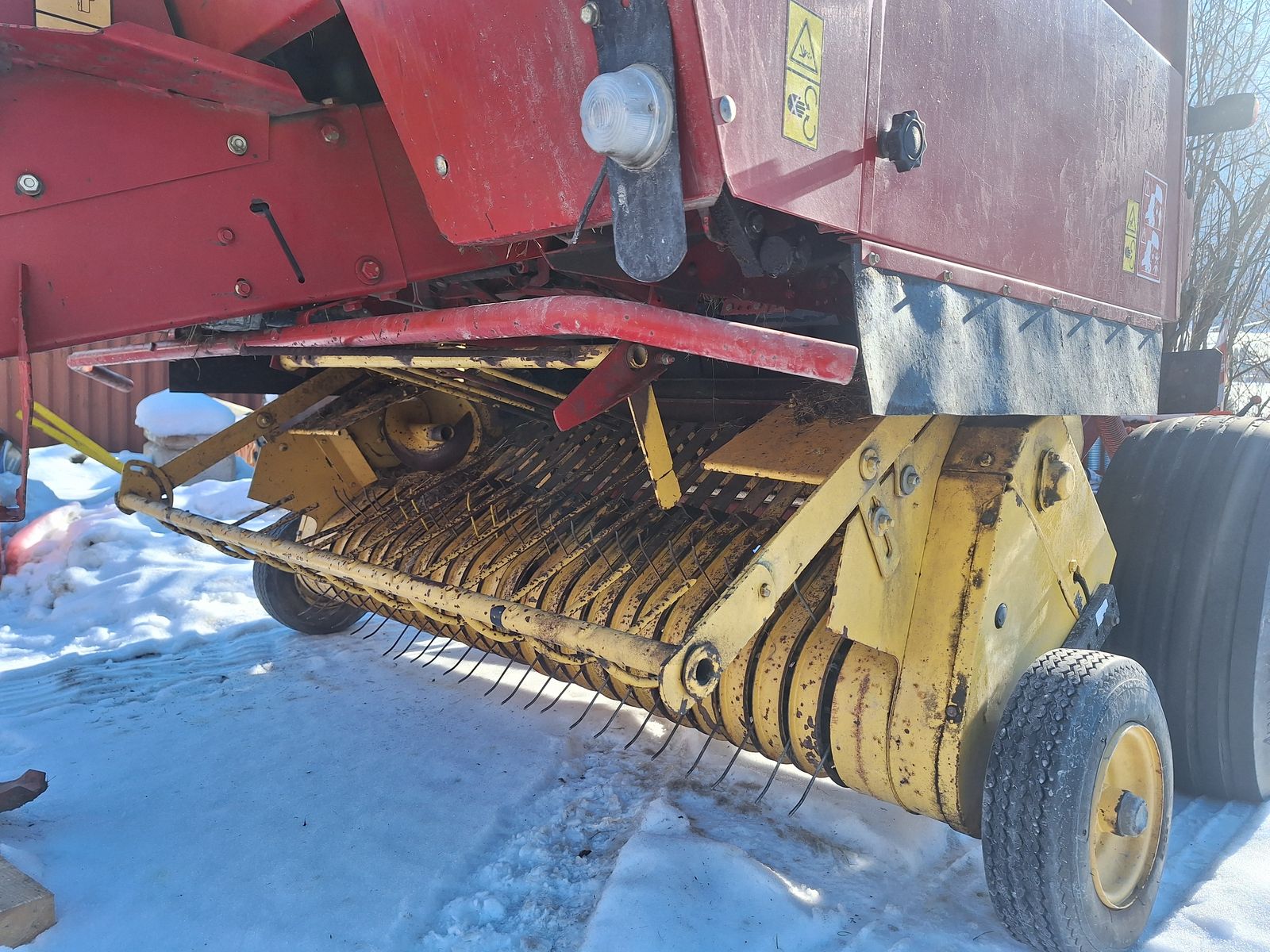 New Holland 644 Variable Gurtenpresse 3