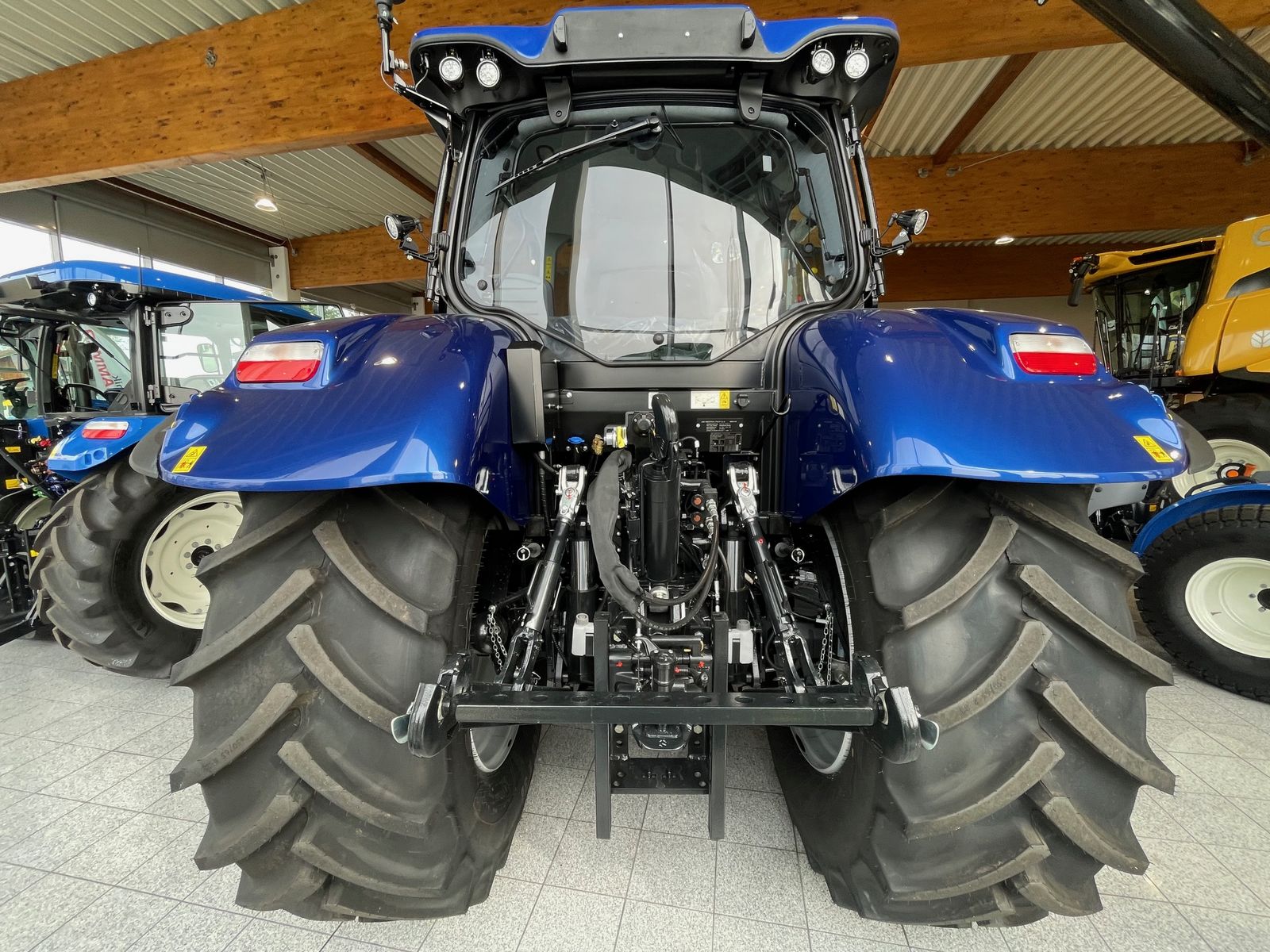 New Holland T6.180 Auto Command (Stage V) 2